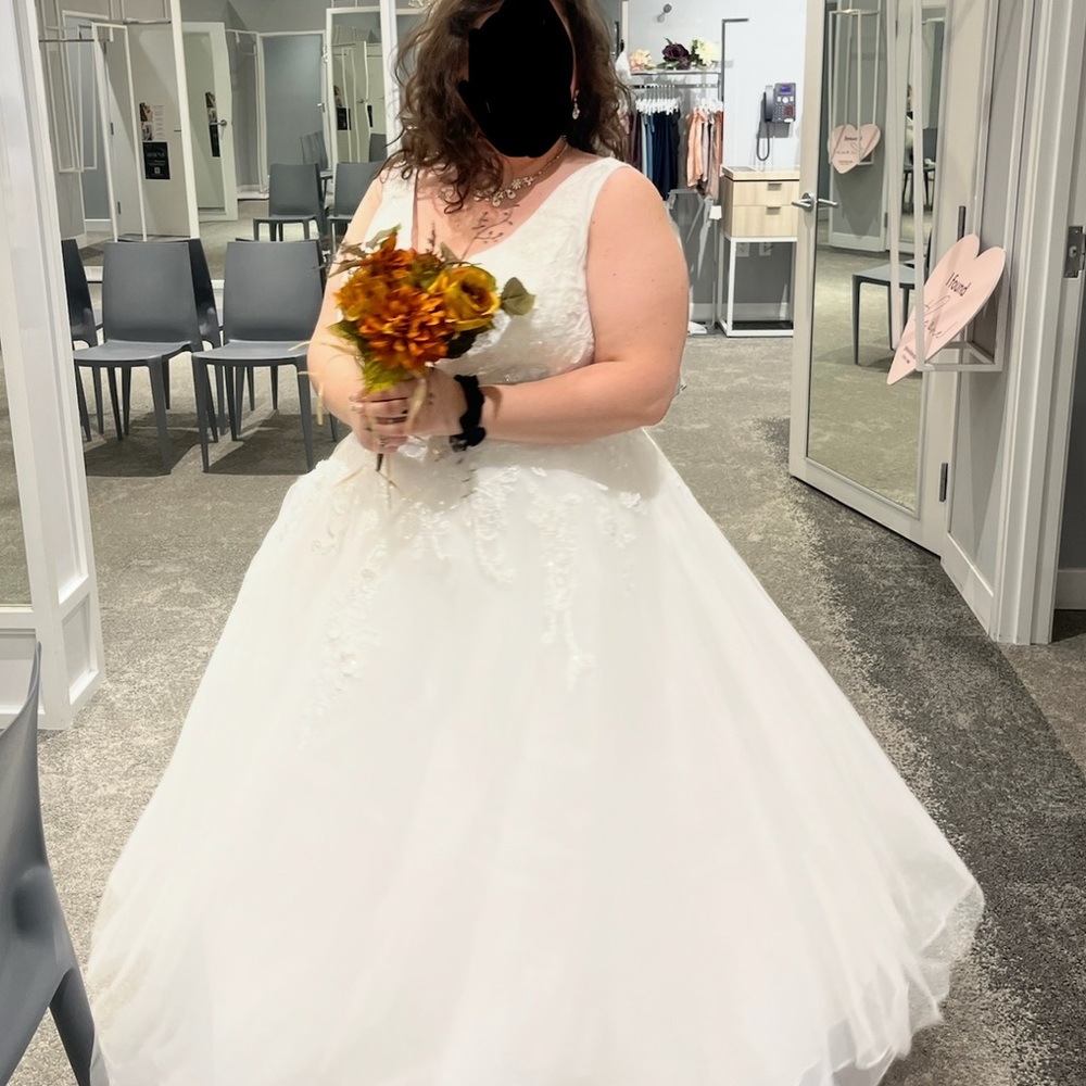 White V-Neck Lace Appliqué Tea Length Wedding Dress